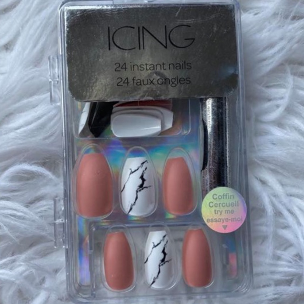 Matte Crack Glue on Nails